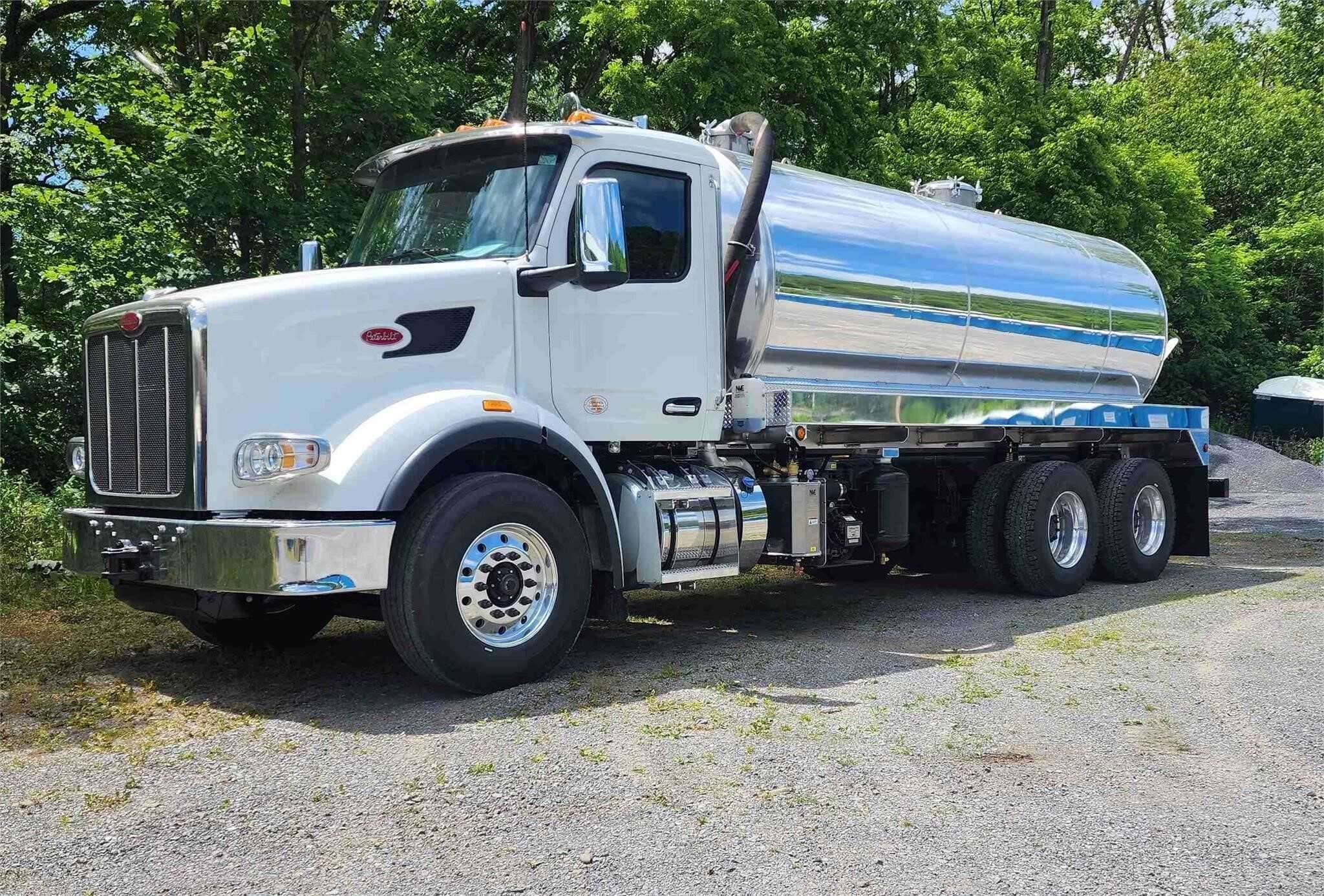 2024 Peterbilt 567 image 1