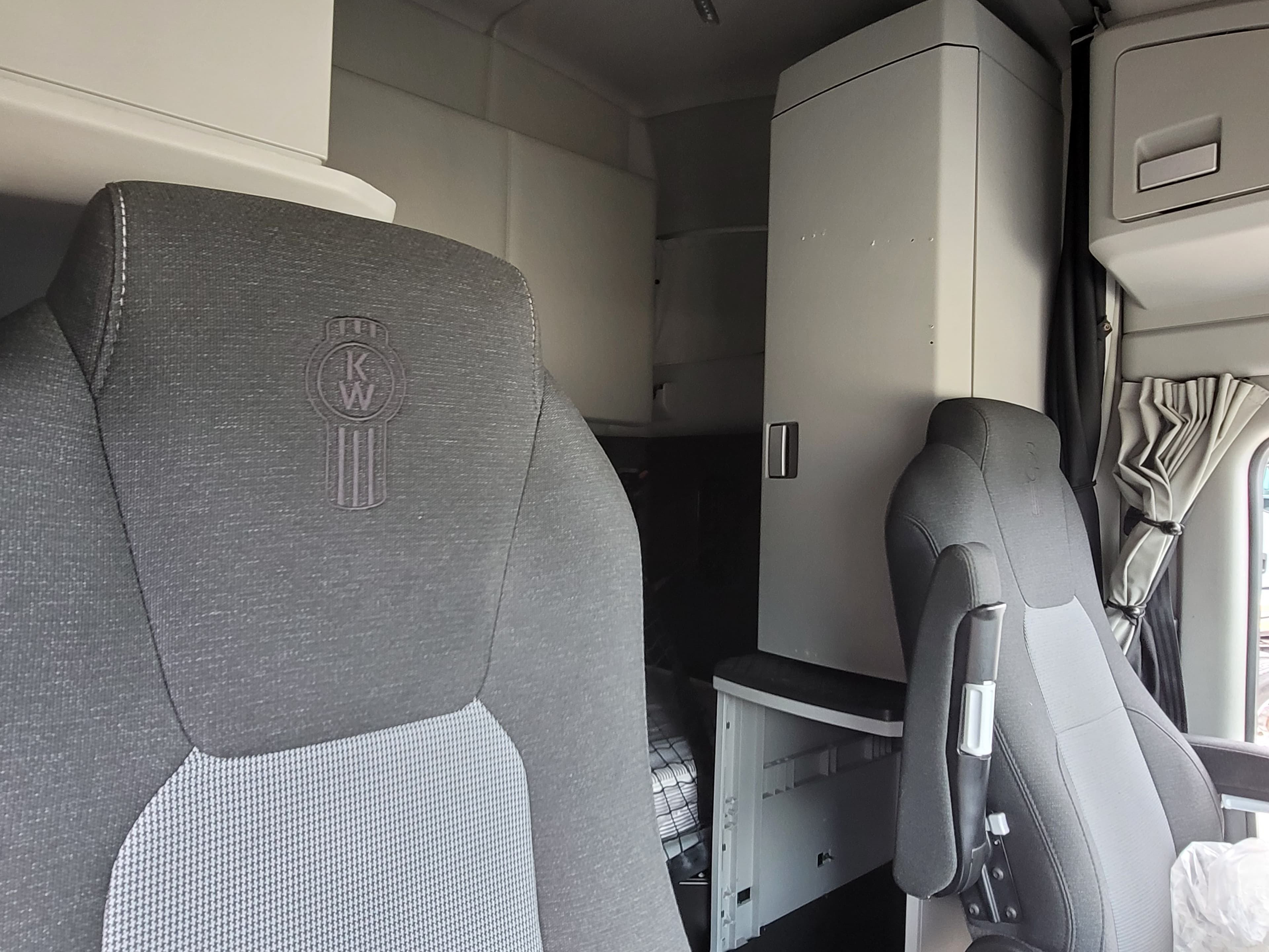 2023 Kenworth T680 image 9