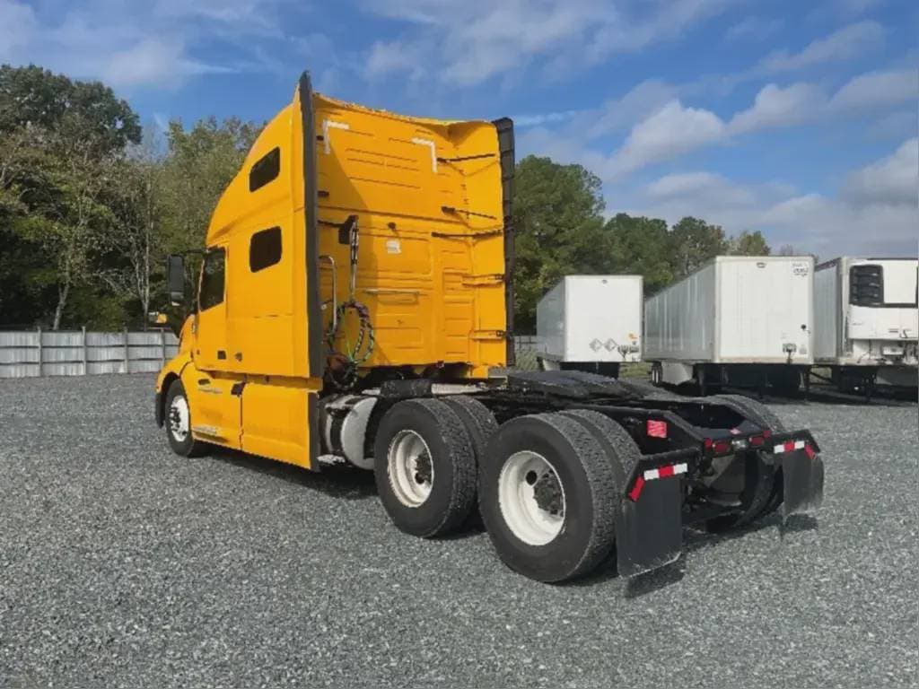 2022 Volvo VNL image 5