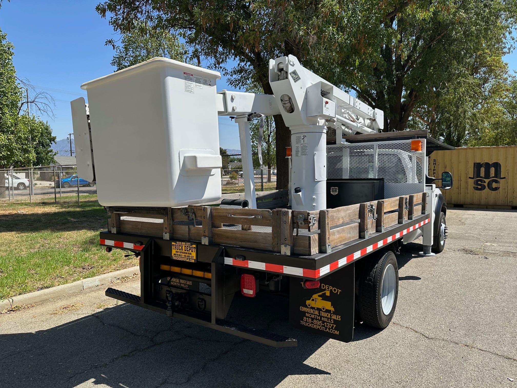 2007 Ford F-550 Bucket Truck image 6