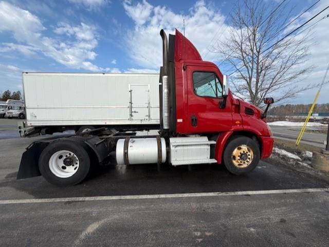 2017 Freightliner Cascadia 113 image 8