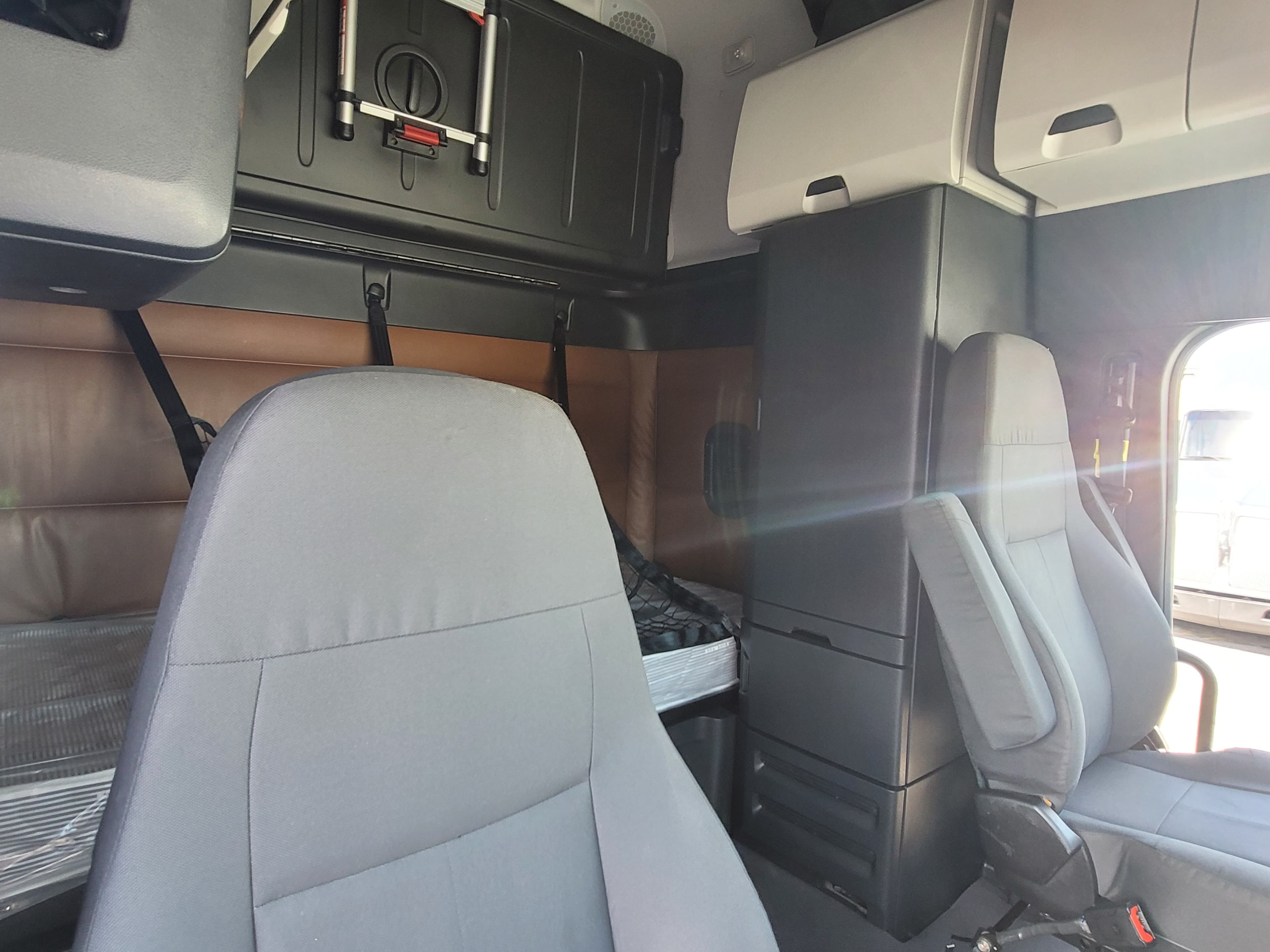 2022 Freightliner Cascadia 126 image 9