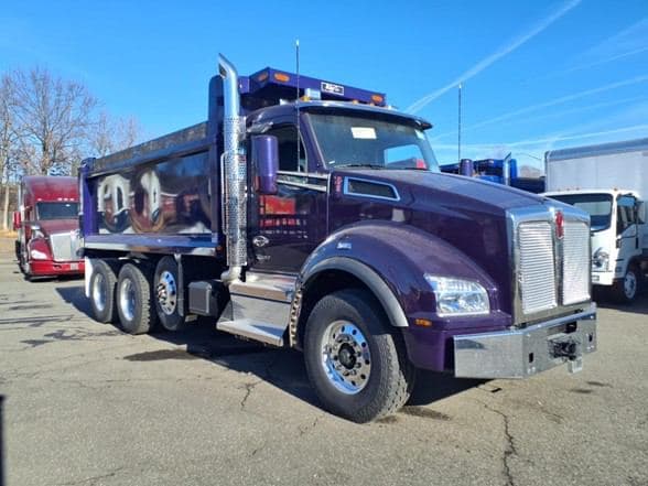 2025 Kenworth T880 image 2