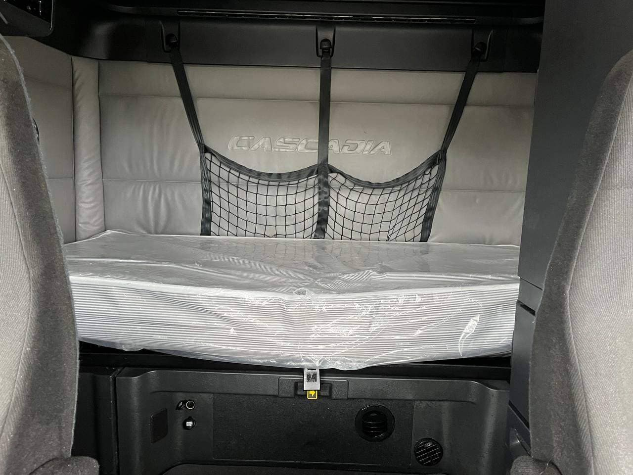 2022 Freightliner Cascadia image 16