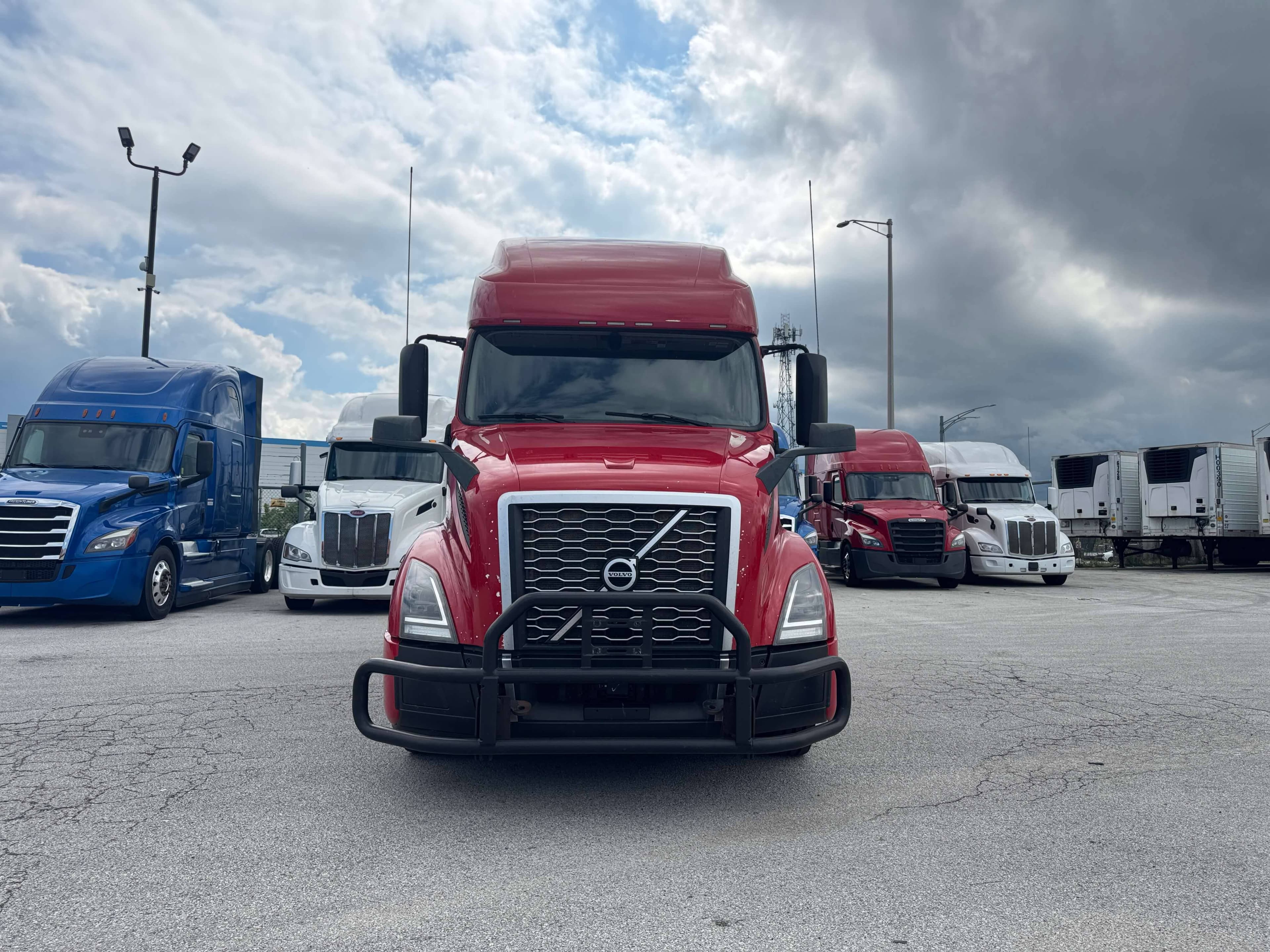 2022 Volvo VNL760 image 2