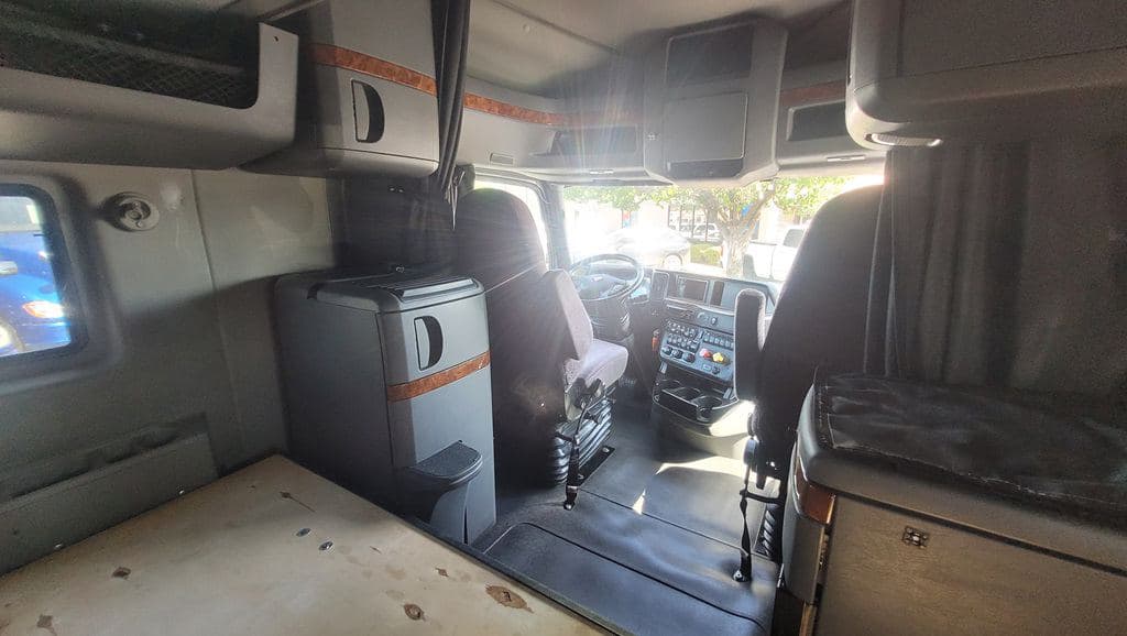 Used 2021 INTERNATIONAL LT625 image 22
