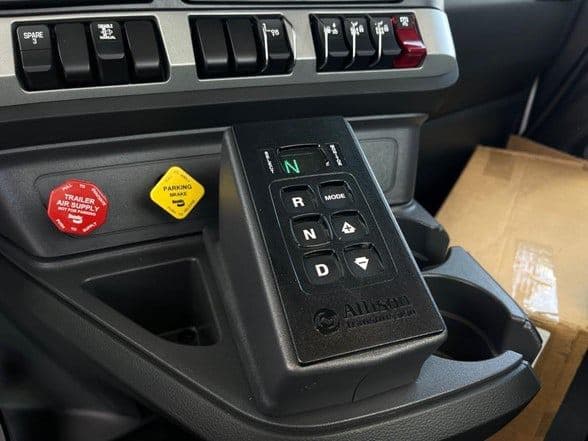 2025 Kenworth T880 image 14