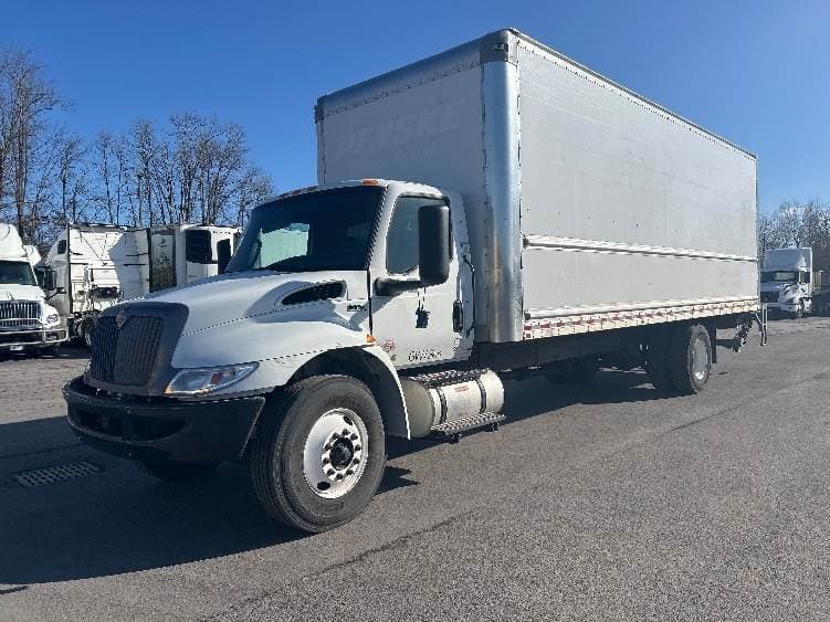 2022 International MV607 Box Truck - 220HP, 6 Speed Automatic, Roll up Door image 3