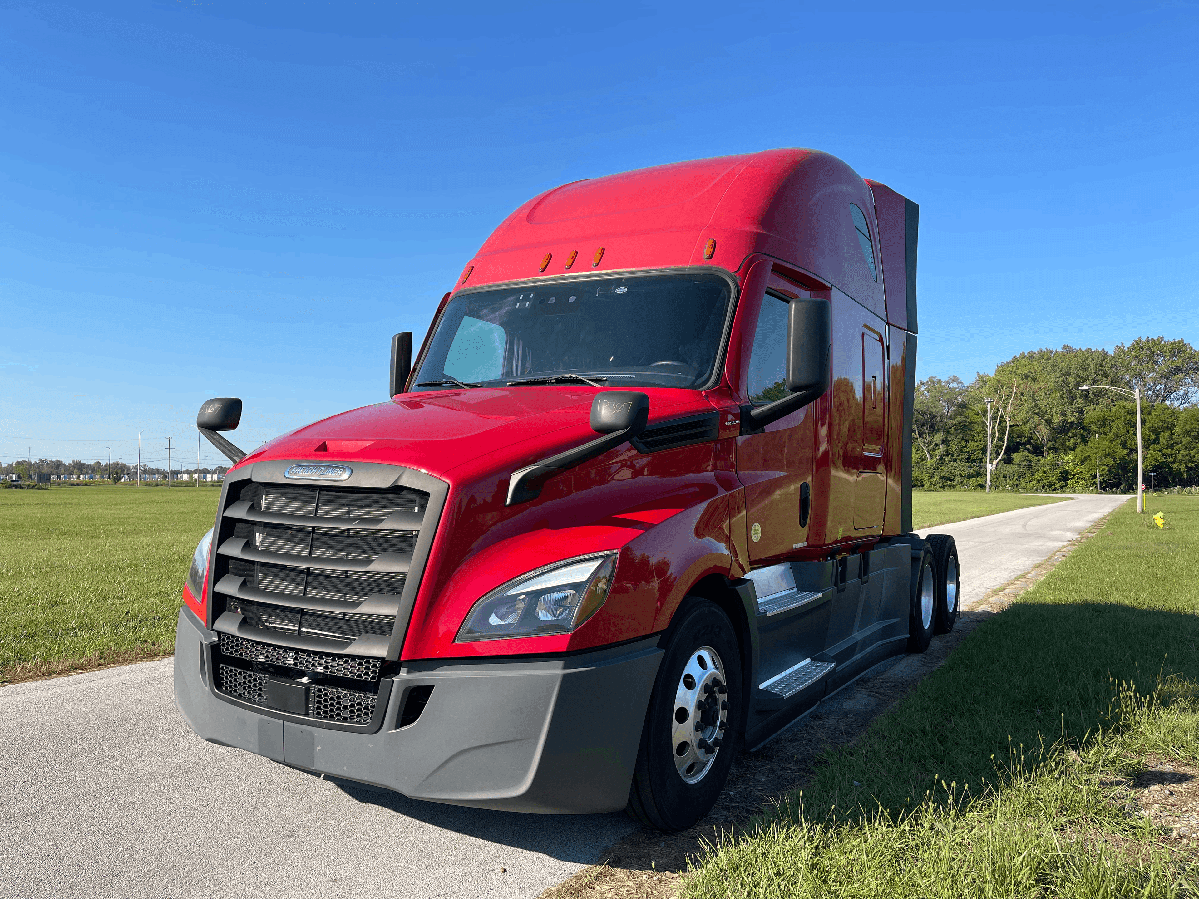 2021 Freightliner Cascadia image 1