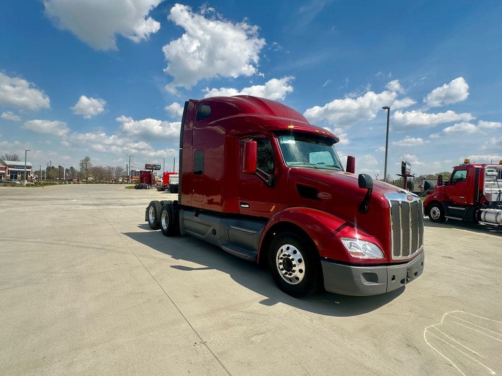 Used 2021 PETERBILT 579 image 9