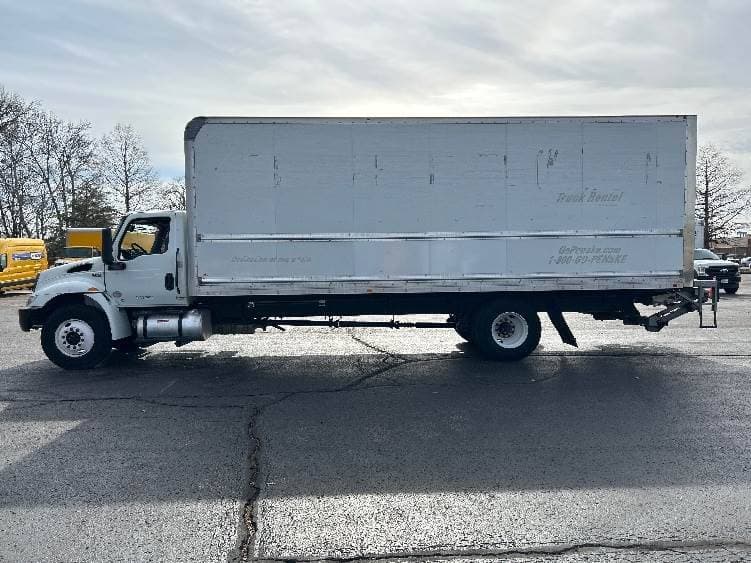 2022 International MV607 Box Truck - 220HP, 6 Speed Automatic, Roll up Door image 4