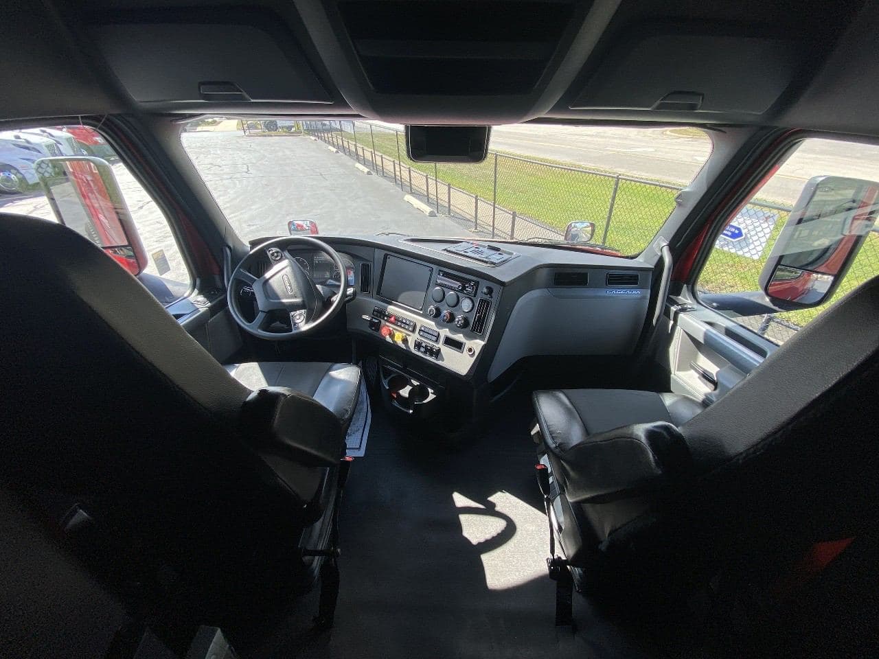 2020 Freightliner Cascadia image 14