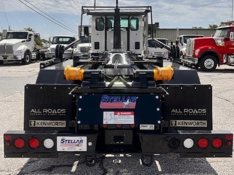 2024 Kenworth T880 image 3