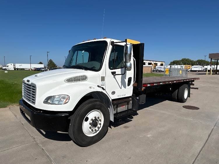 2021 Freightliner M2 image 3