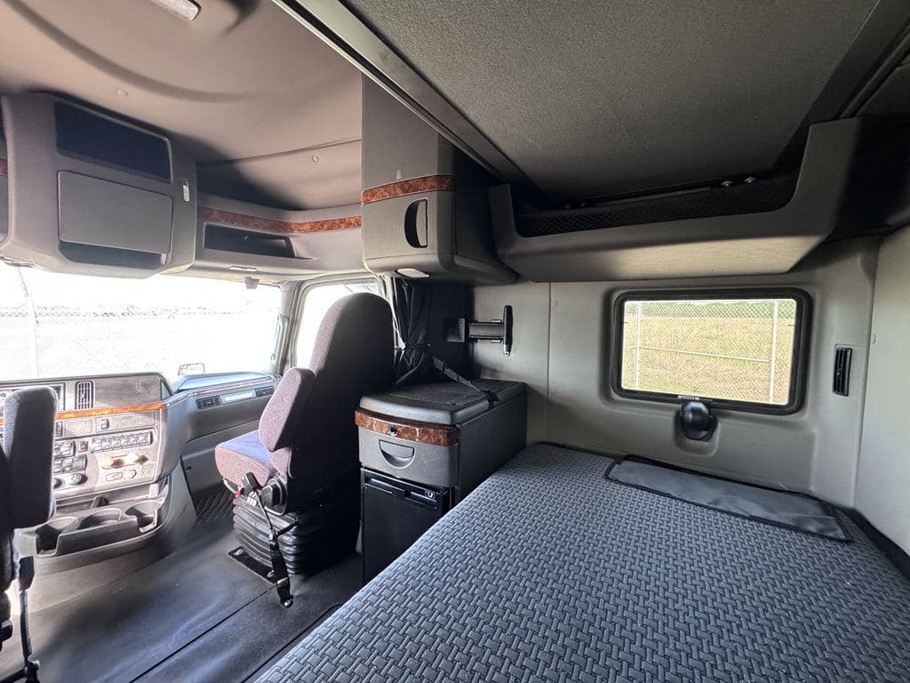Used 2021 INTERNATIONAL LT625 image 30