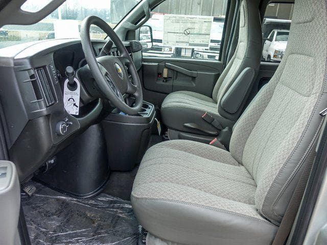 2025 Chevrolet Express 3500 LT Passenger image 13