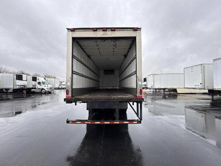 2021 Freightliner M2 image 4