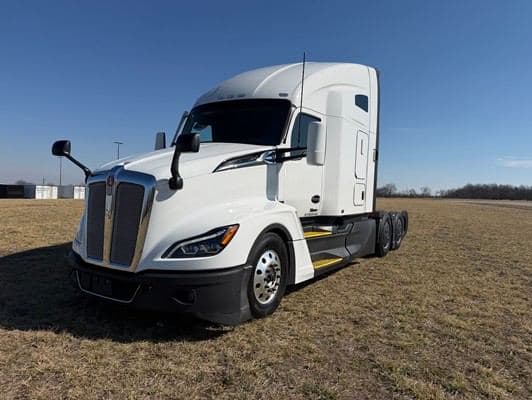 2023 Kenworth T680 image 14