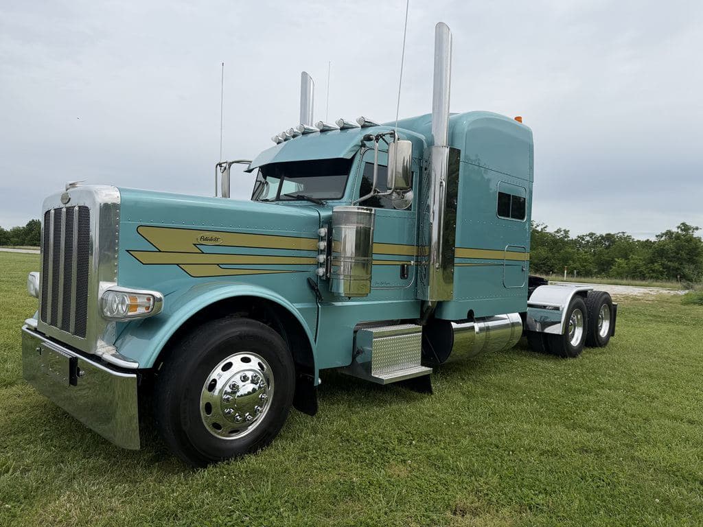 Used 2024 PETERBILT 389 image 24