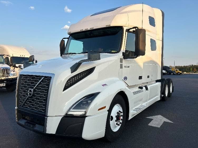 2022 Volvo VNL image 3