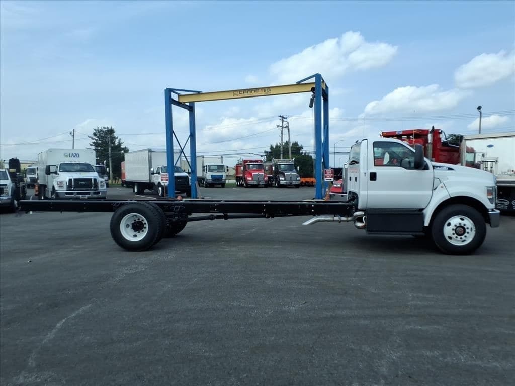 2027 Ford F750 SD image 3