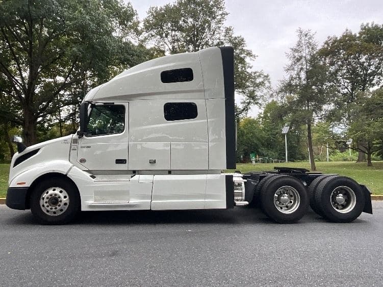 2022 Volvo VNL image 4