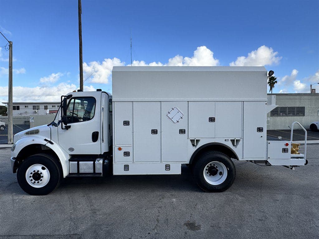 2014 Freightliner M2 106 image 8