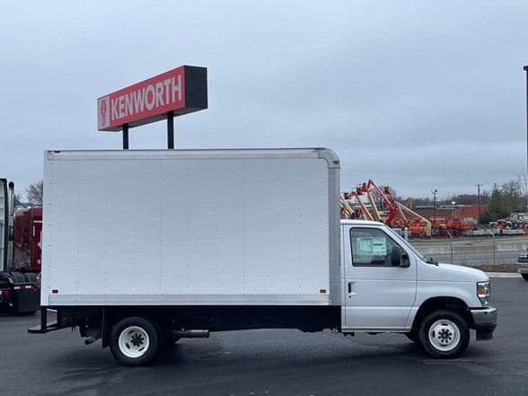 2024 Ford E450 image 2