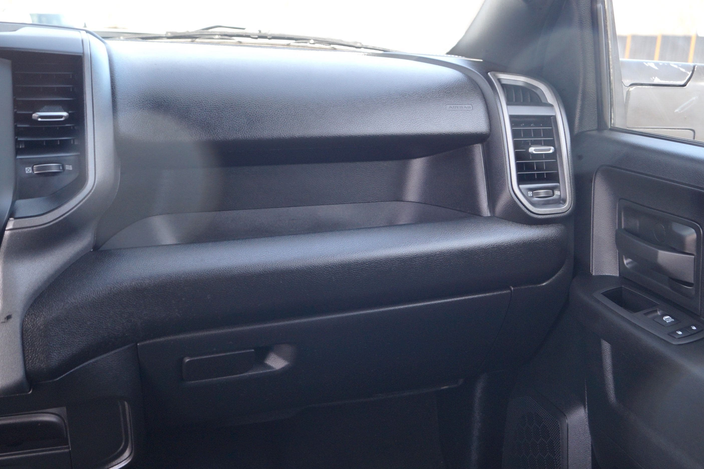 2023 RAM 2500 Tradesman - 8ft Flatbed - 4WD 6.7L I6 Cummins image 20