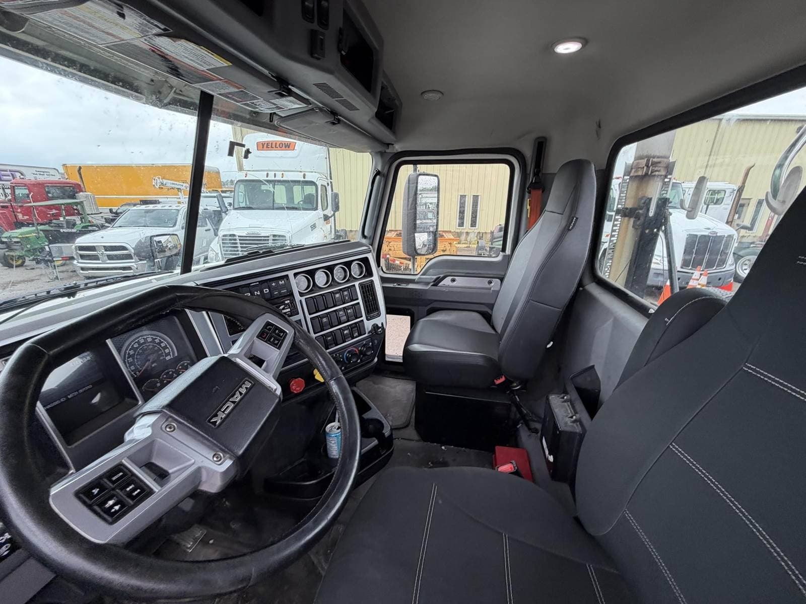 2019 Mack Anthem 64T Day Cab Truck - MP7 425HP, 12 Speed M Drive Amt image 16