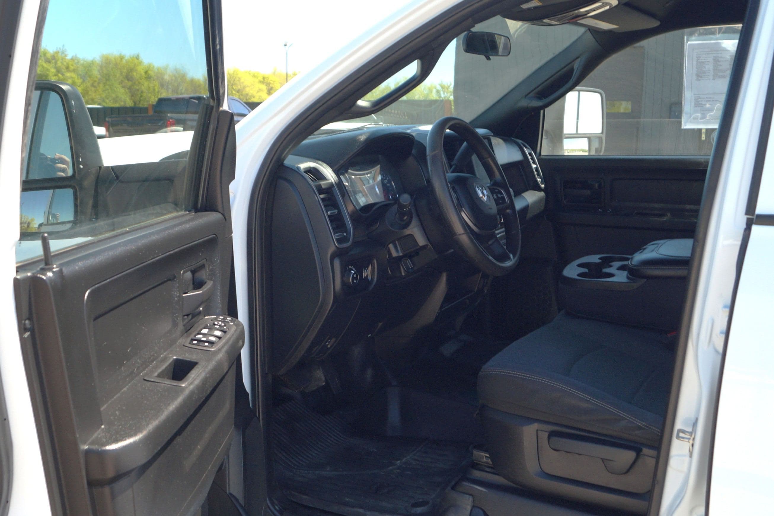 2024 RAM 2500 Tradesman - Service Utility Truck - 4WD 6.7L I6 Cummins image 11