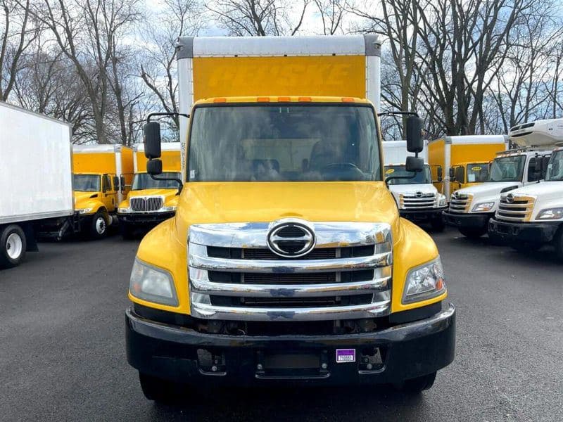 2018 Hino 338 image 1