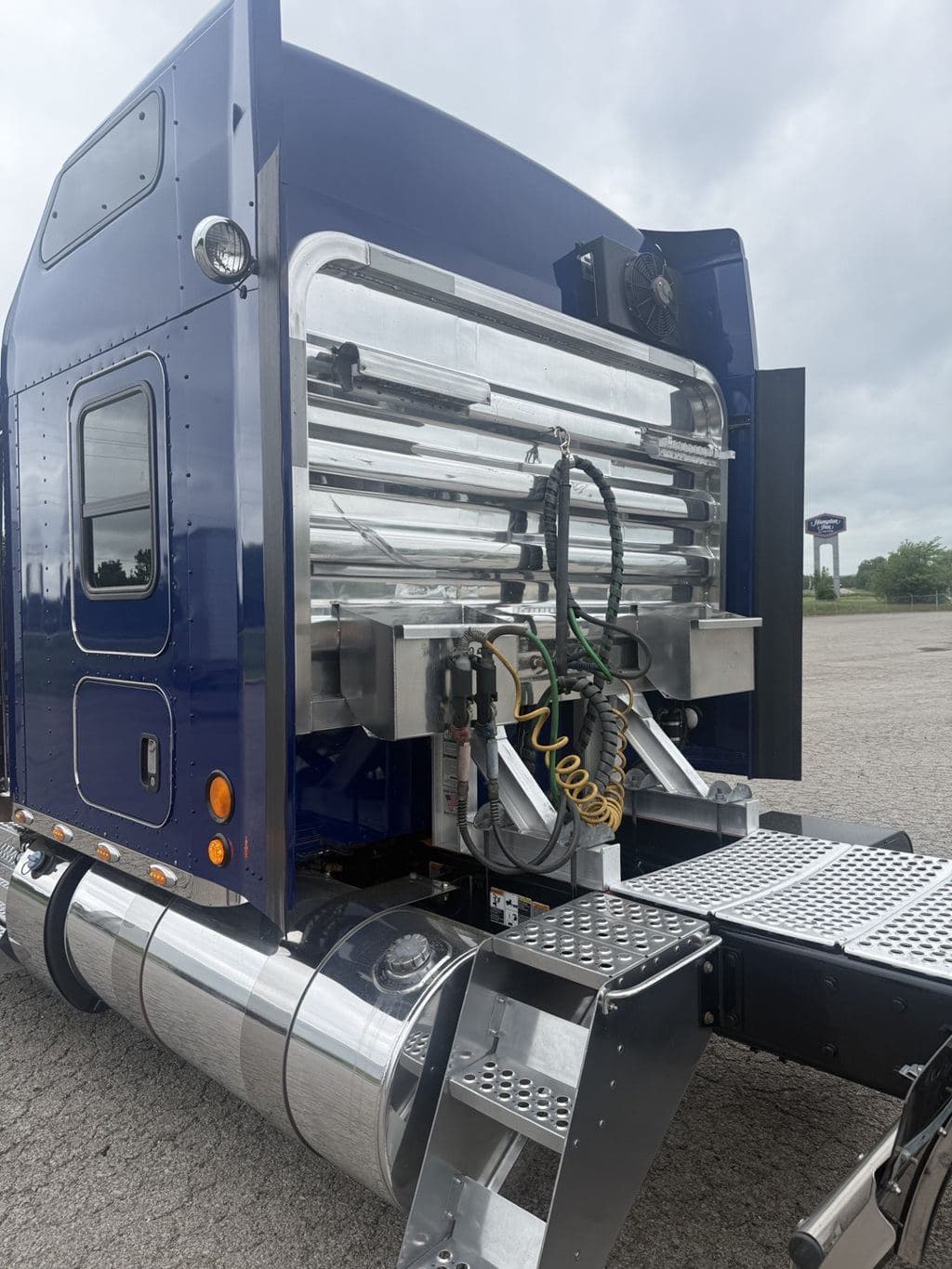 Used 2023 KENWORTH W900L image 10