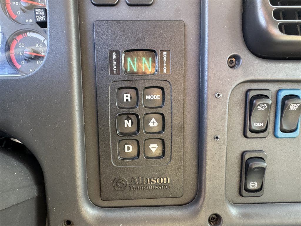 2015 Freightliner M2 106 image 69