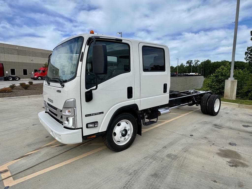 New 2027 ISUZU NPR-HD image 2