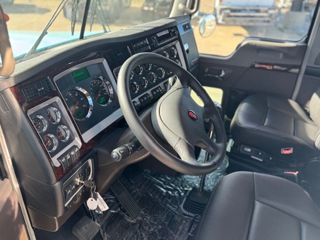 New 2026 KENWORTH W900L image 18