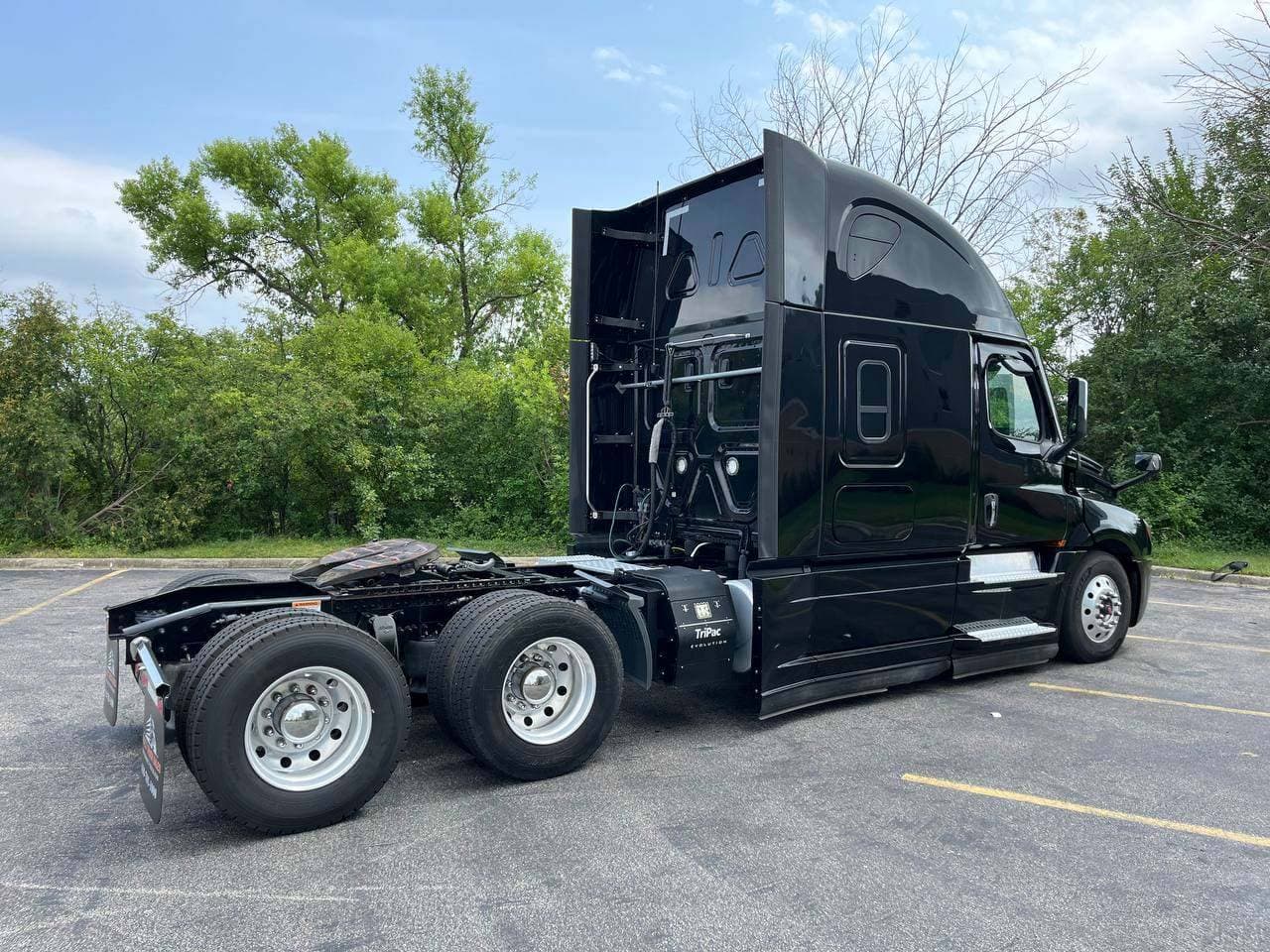 2023 Freightliner Cascadia 126 #1175 image 5
