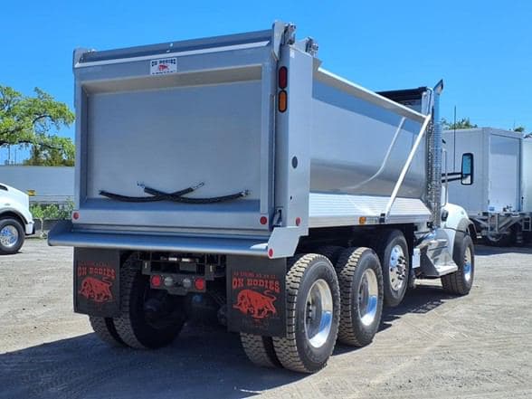 2025 Kenworth T880 image 9