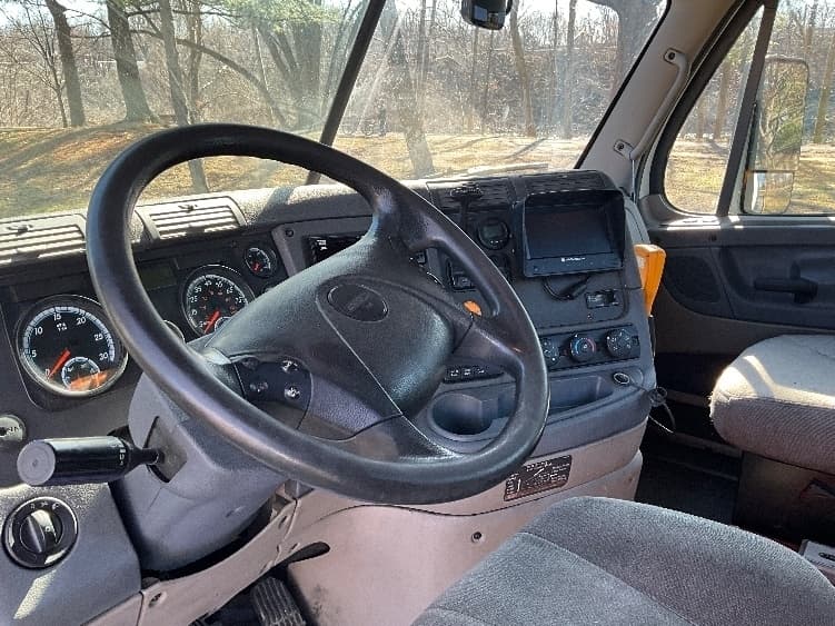 Used 2017 FREIGHTLINER Conventional - Day Cab, Tractor - CASCADIA 113 For Sale image 10