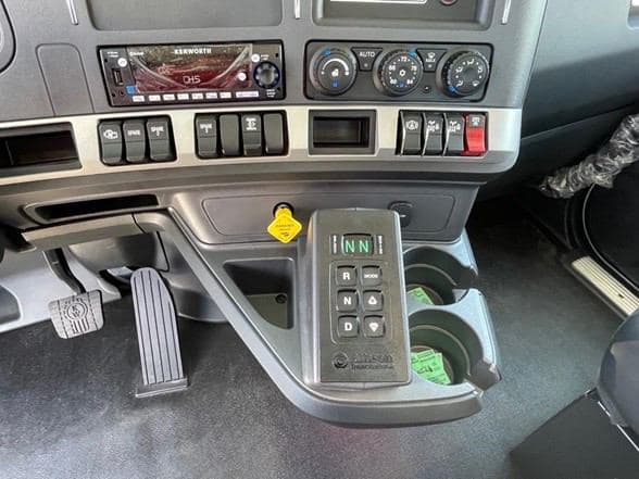 2025 Kenworth T880 image 24