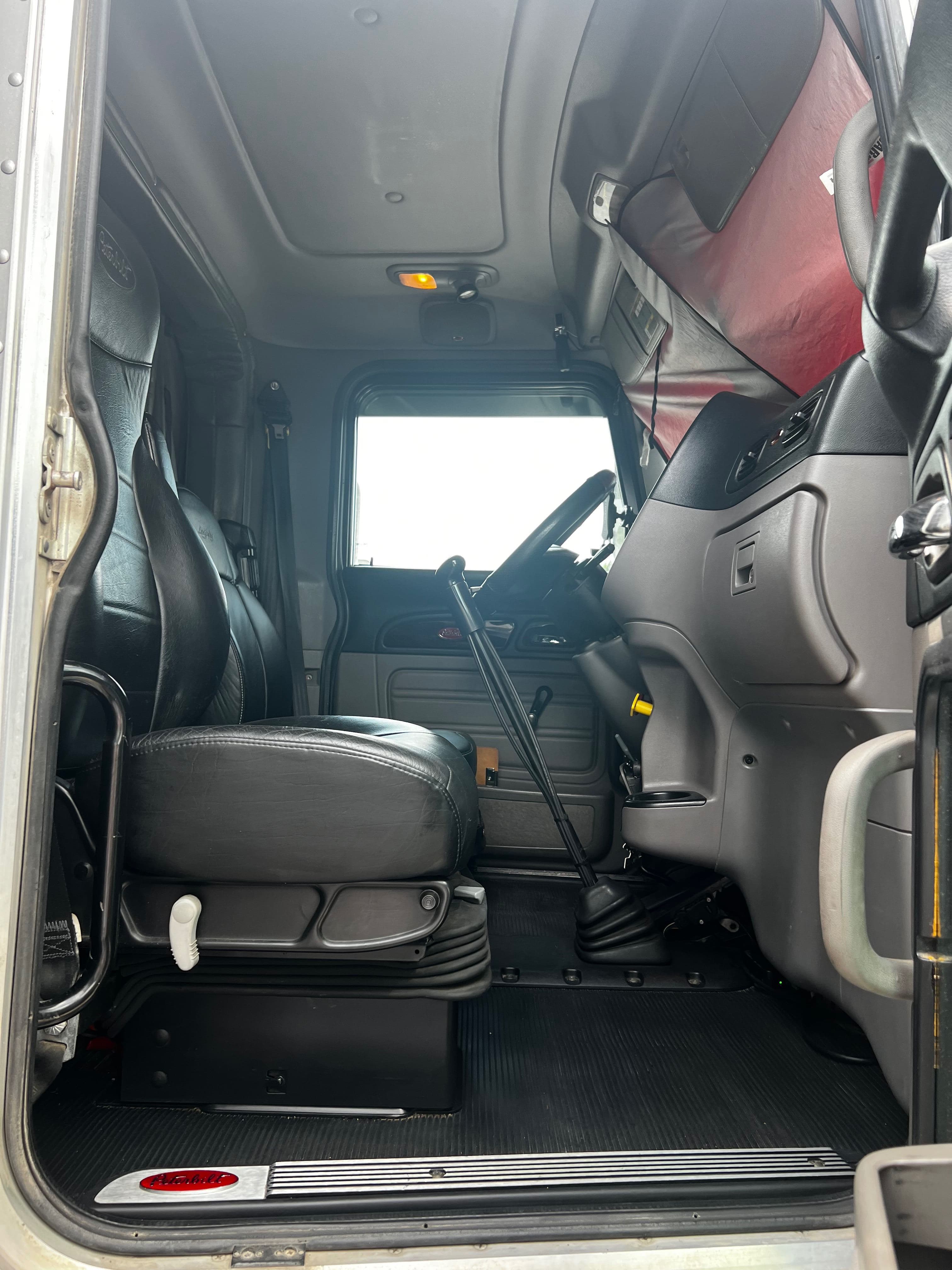 2016 Peterbilt 389 image 8