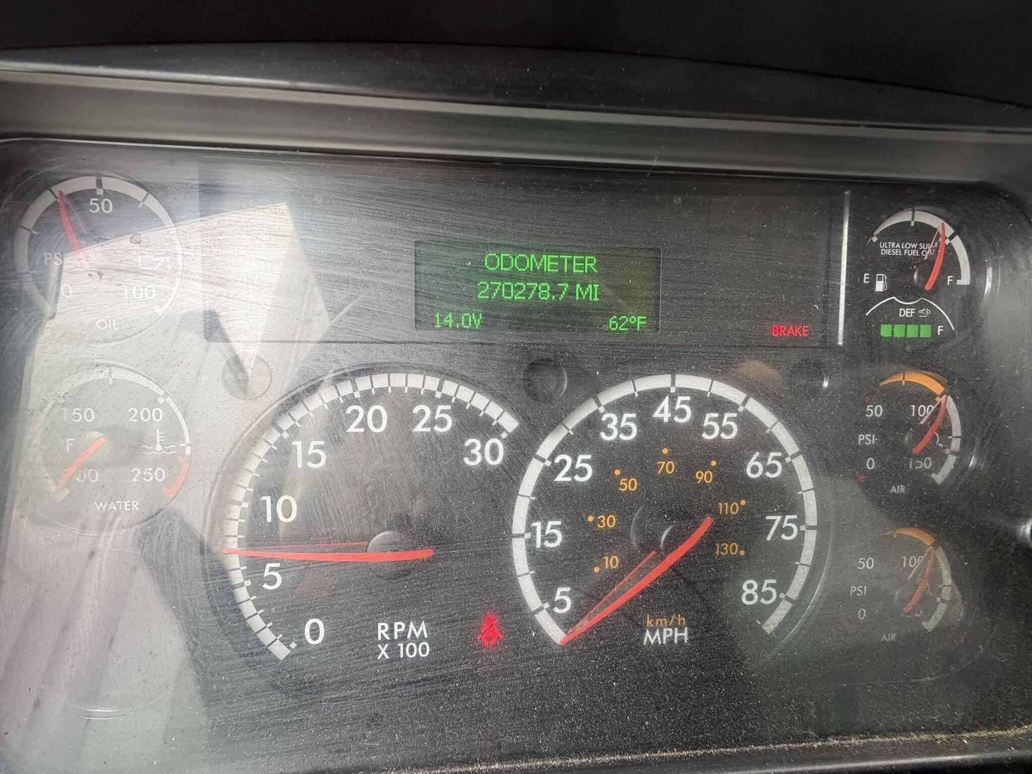 2022 Freightliner M2 image 2