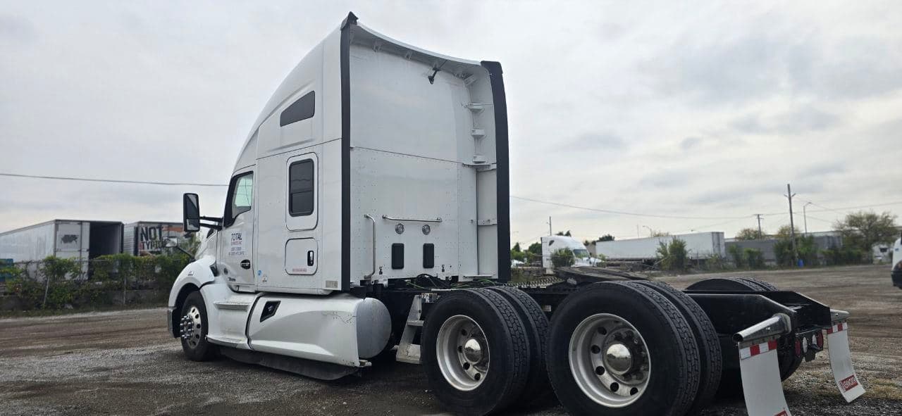 2022 Kenworth T680 image 2
