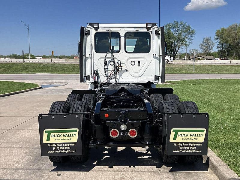 2020 Freightliner Cascadia 126 image 5