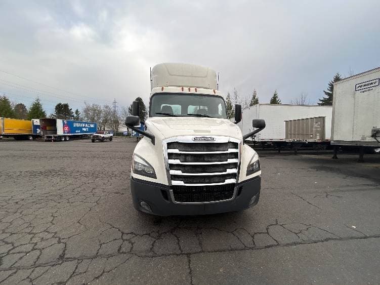 2019 Freightliner Cascadia 126 Day Cab Truck - 455HP, 12 Speed Automatic image 2