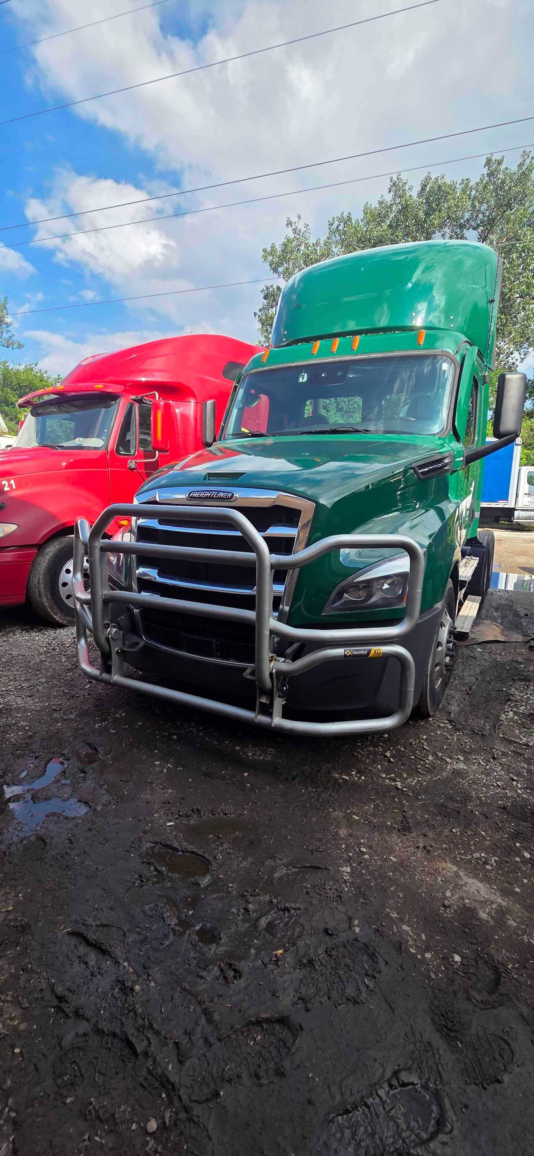 2023 Freightliner Cascadia 126 image 1