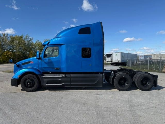 2023 Peterbilt 579 image 5
