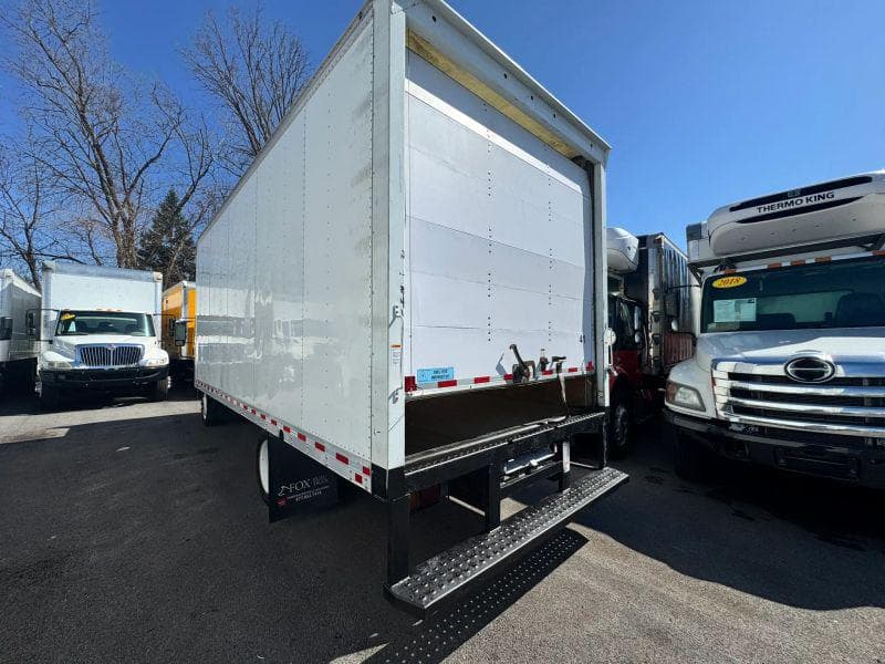 2019 Isuzu NPR image 5