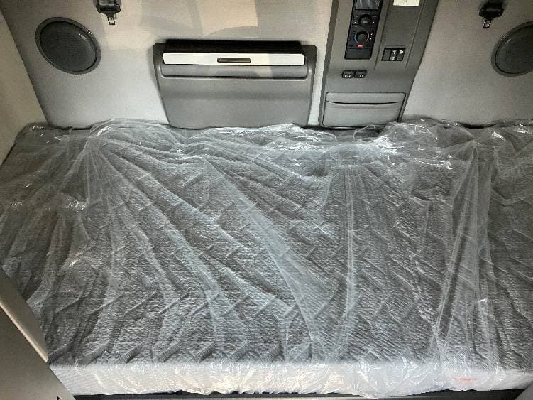 2022 Volvo VNL image 10