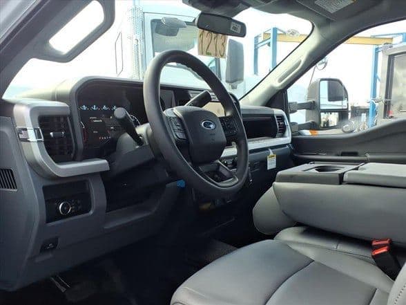 2025 Ford F550 image 17
